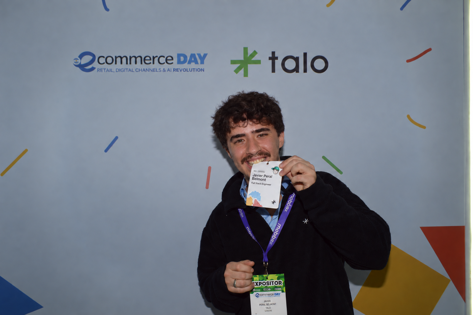 Javier showing his badge at eCommerce Day
